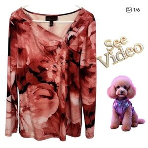 👛 2/$20 DANA BUCHMAN Pink/Black Floral Collarless Stretchy Top, Ruched. Video